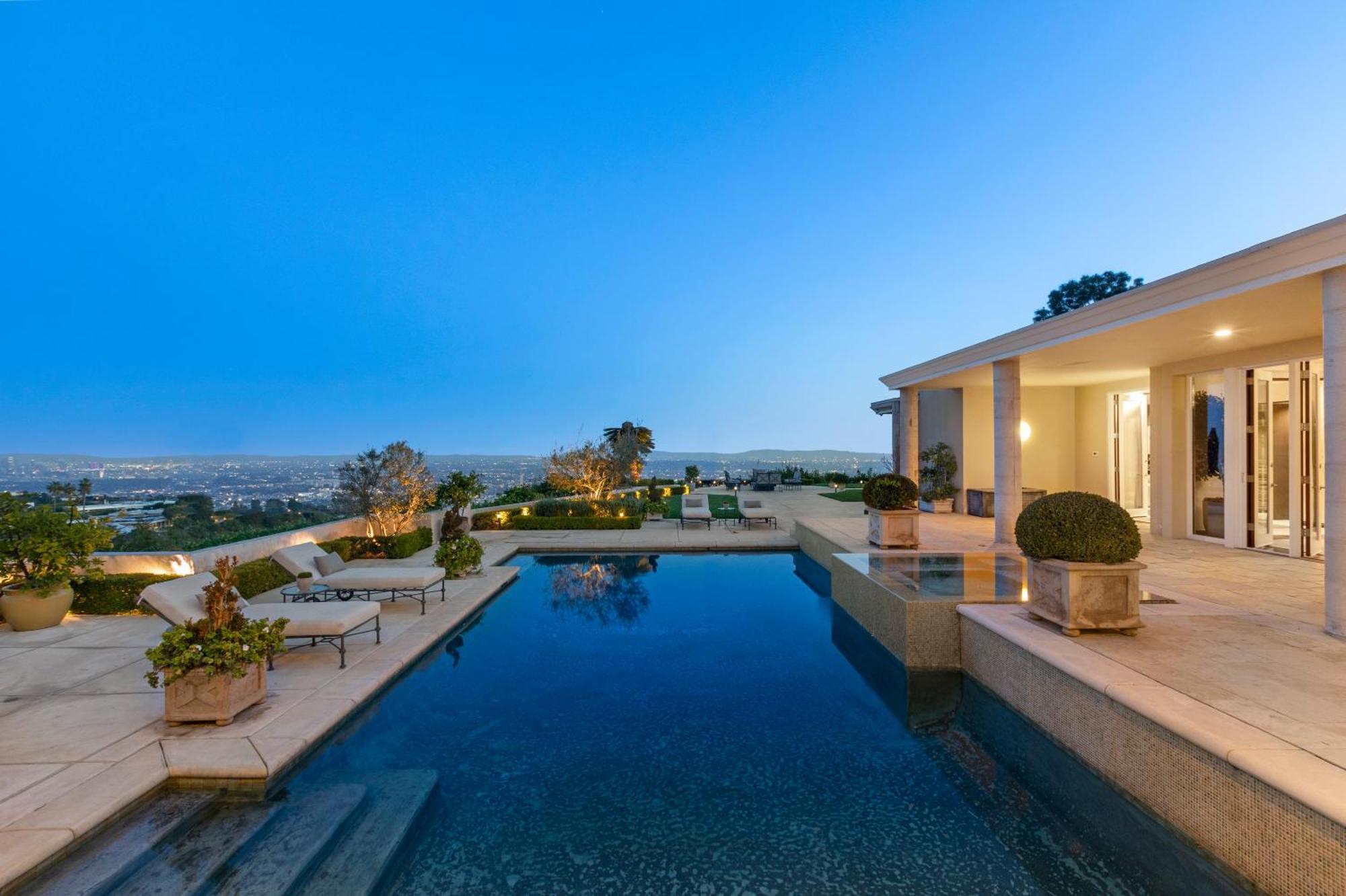 Trousdale Grand Villa Los Angeles Exterior photo